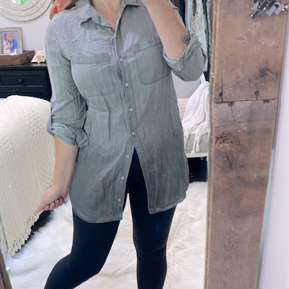 En Creme grey button down tunic size medium - Picture 2 of 4